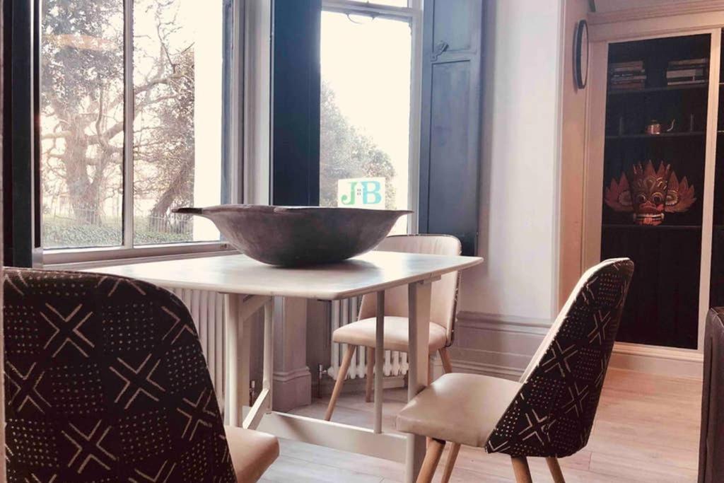 Seaside Escape - Gorgeous 2 Bed Apartment In St-Leonards-On-Sea Hastings Extérieur photo