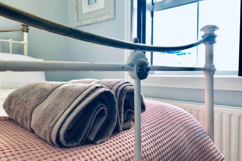 Seaside Escape - Gorgeous 2 Bed Apartment In St-Leonards-On-Sea Hastings Extérieur photo